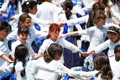 Yom HaAtzma'ut Explained for Kids 2 children dance to celebrate Yom HaAtzma'ut