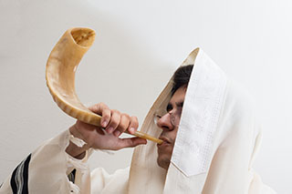 Synagogue Services on Rosh HaShanah 1